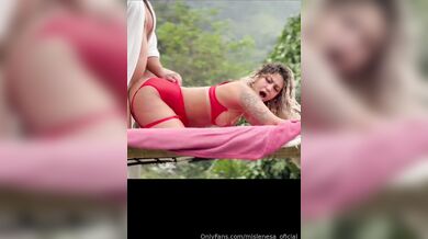 Mislenesa rebolando na pica do novinho - Screenshot 4