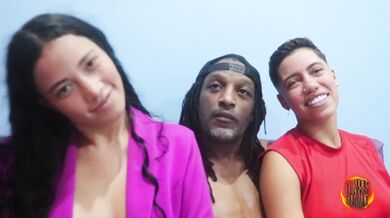 Mini Divas Bibi Mendes ménage com amiga machuda - Screenshot 3