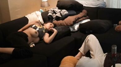 Youtuber indonesia live streaming garuk garuk tete saat tidur di... - Screenshot 4