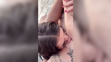 Anny Alves andando de jet ski e ganhando linguada na xota