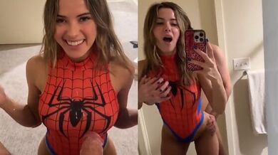 Madiitay safada de quatro na fantasia arrombando xota