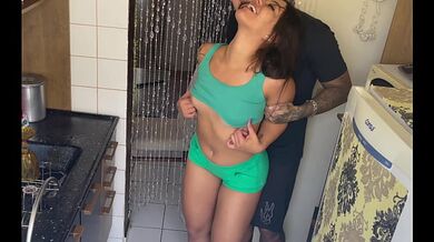 Eating the maid hidden from the parents