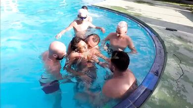 My first gangbang was delicious, I gave a lot of my ass and my pussy