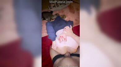 Loira famosinha da xota rosinha tomando pau de quatro