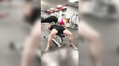 Abriebaby Novinha dando o cu na academia