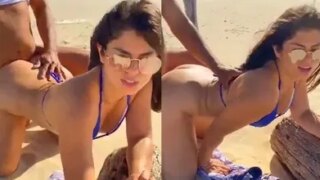 Luana Kazaki fodida de quatro na praia