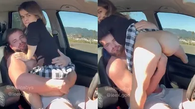 Mini Gabys transando no carro