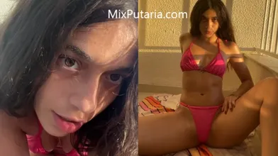 Novinha brasileira safada provocando de biquini