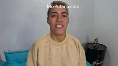 Boyceta dando a buceta e o cuzinho para TED