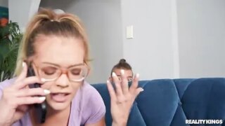 Fodendo empregada gostosa na cozinha escondido