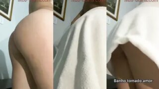 Vídeo da Juliana bonde Tocando siririca de biquíni