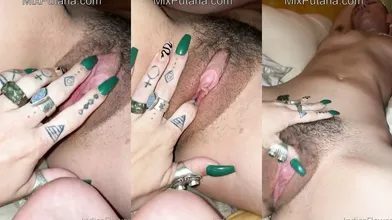 Tocando siririca para a namorada sapatona