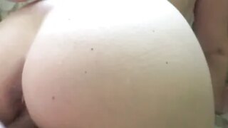 Comendo a tia do amigo escondido de quatro