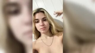 Novinha Loirinha vazou nudes do bucetão