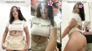 Novinha Mile Peladino se Exibindo Nua