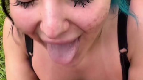 Belle Belinha fazendo boquete no role